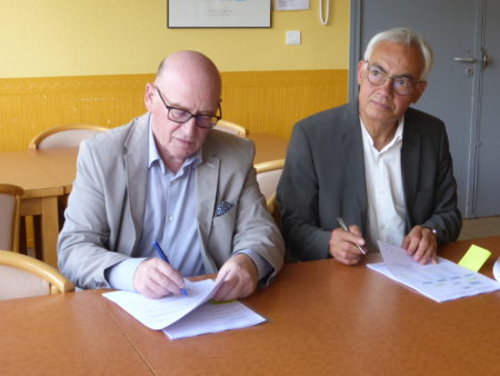 Signature convention laboratoire Chevigny-Saint-Sauveur