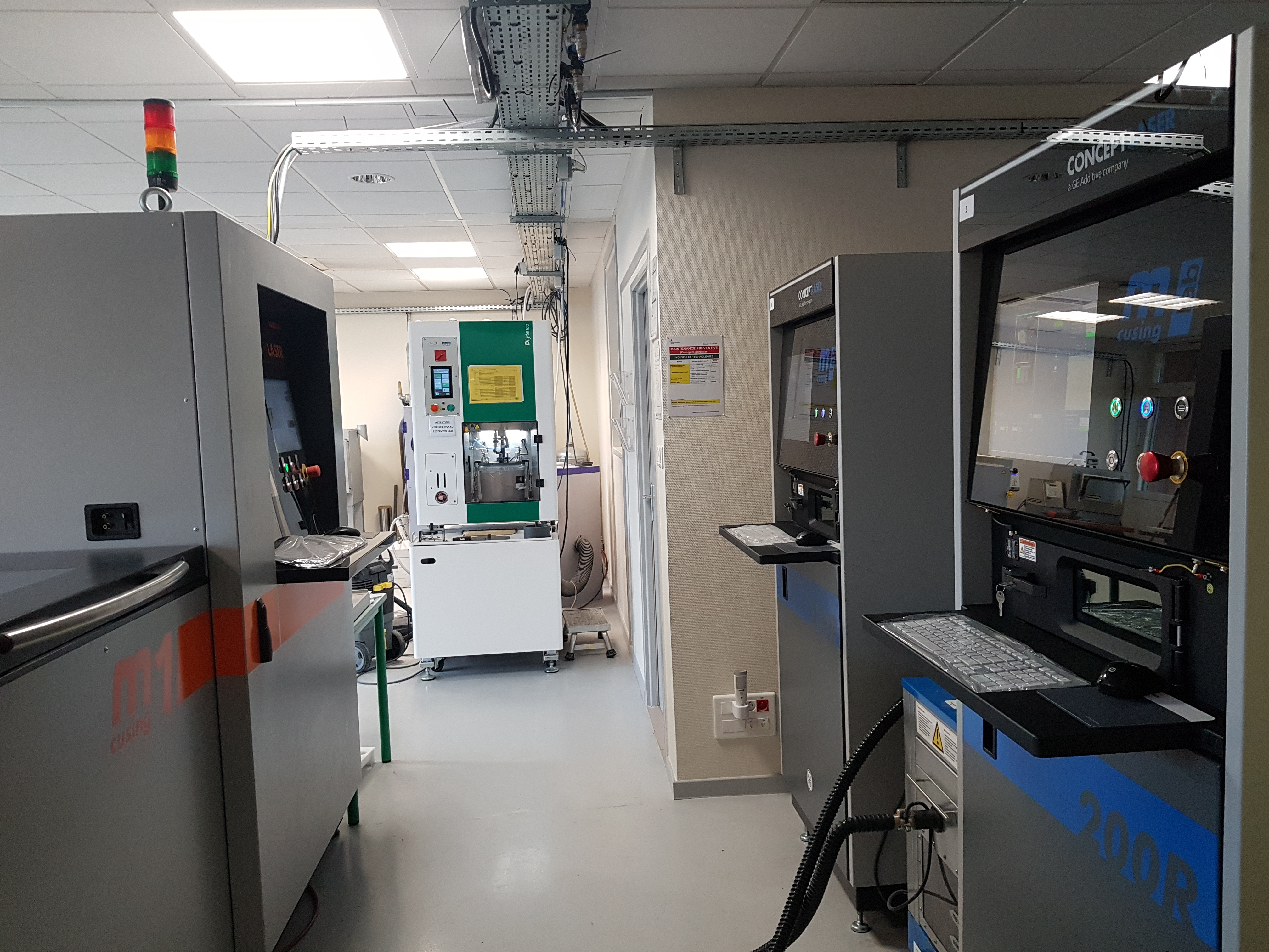 Machine supplémentaire de micro-fusion laser